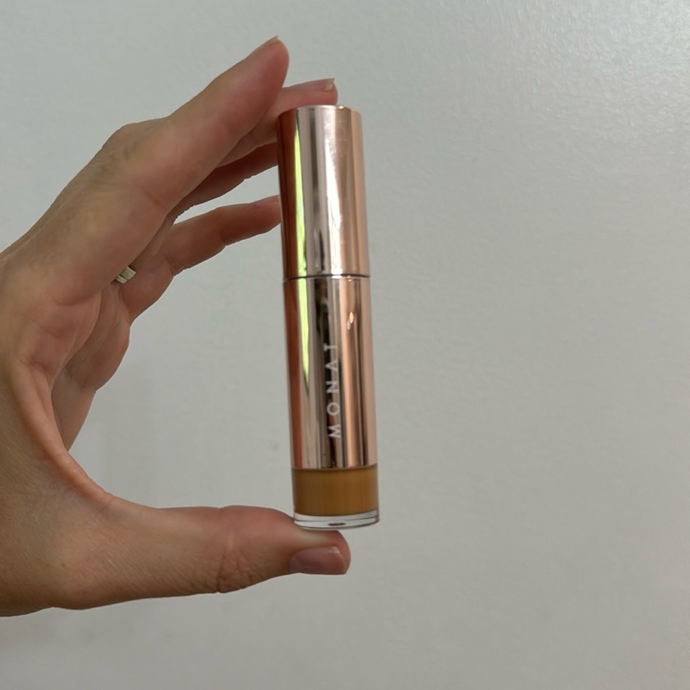 Monat brighten and correct concealer - medium tan